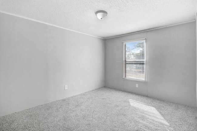 Building Photo - SPACIOUS 3 BR | 2 BA Manufactured Home in Pikeville!  *Trash Pick-up Included*