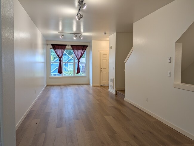 Building Photo - 1918 Northeast Kenyon Court