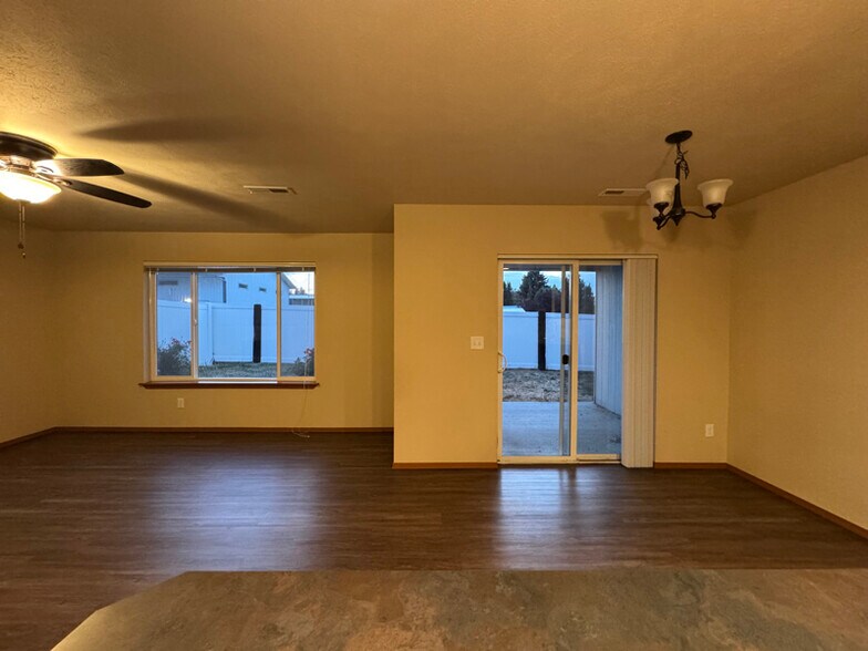 Building Photo - 416 S Raymond Ln