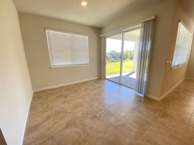 Building Photo - 4/2 Single family home