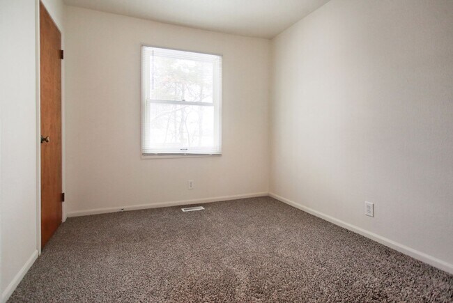 Building Photo - Holland Northside Two Bedroom