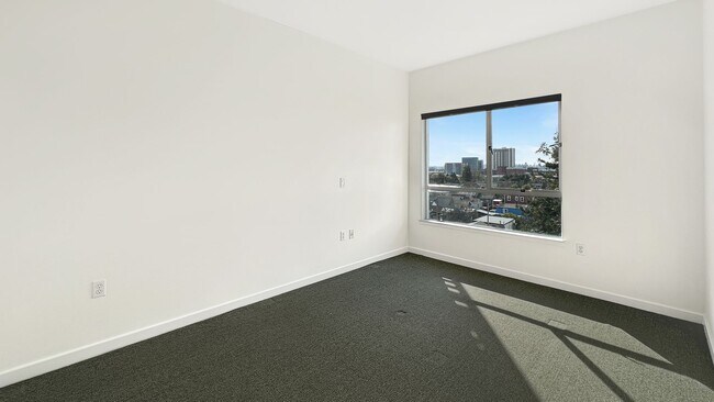 Building Photo - West-facing Modern Apartment w/ Sweeping View of SF, Golden Gate & Mt Tam
