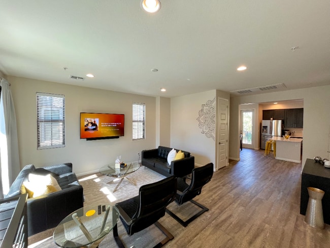 Building Photo - 2090 S Dorsey Ln