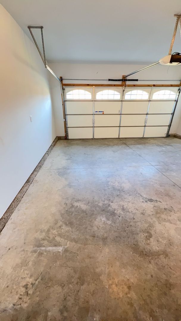 Building Photo - AVAILABLE NOW!! Beautiful 4 bd in Cambridg...