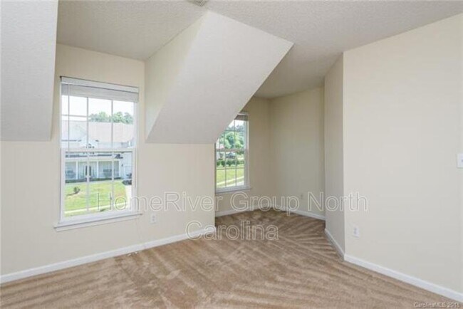 Building Photo - 9706 Ashburton Dr