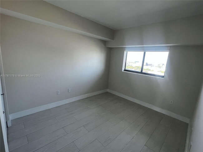 Building Photo - 460 NE 28th St