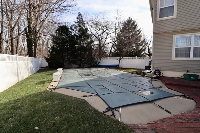 Building Photo - 2969 Columbia Dr