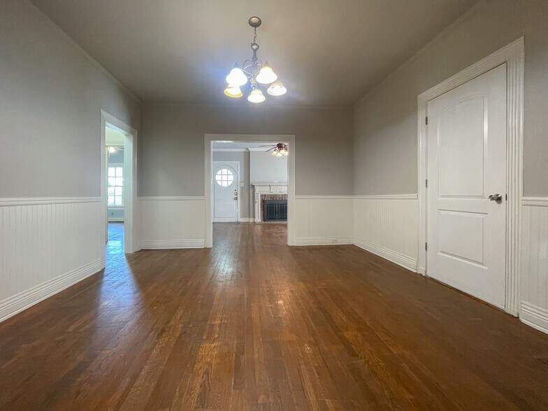 Building Photo - 1816 Colonial Ave