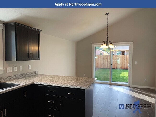 Building Photo - Newer 3 Bedroom 2 Bath Home-Large Fully Fenced Back Yard.