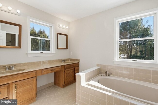 Building Photo - 13835 Burntwoods Rd