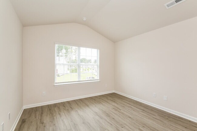 Building Photo - 1095 HighGarden Cir