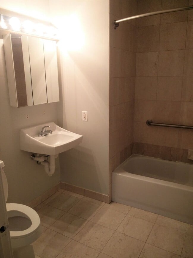 Building Photo - Live the Manayunk lifestyle you’ve been dr...