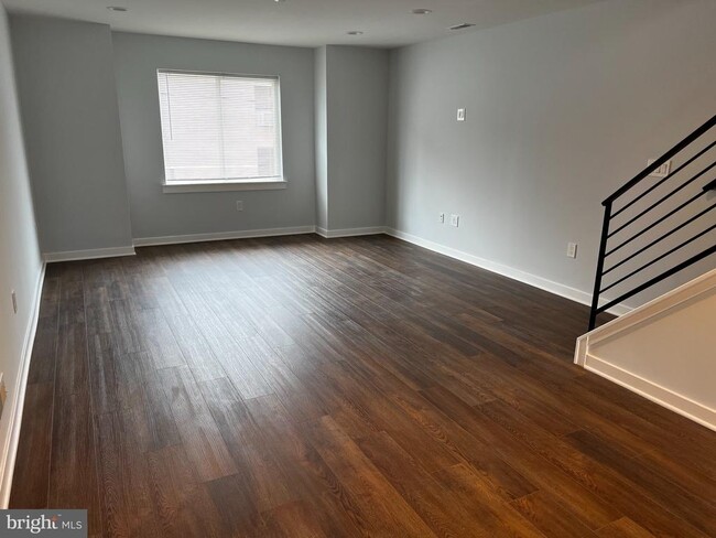 Building Photo - 2543 Manton St