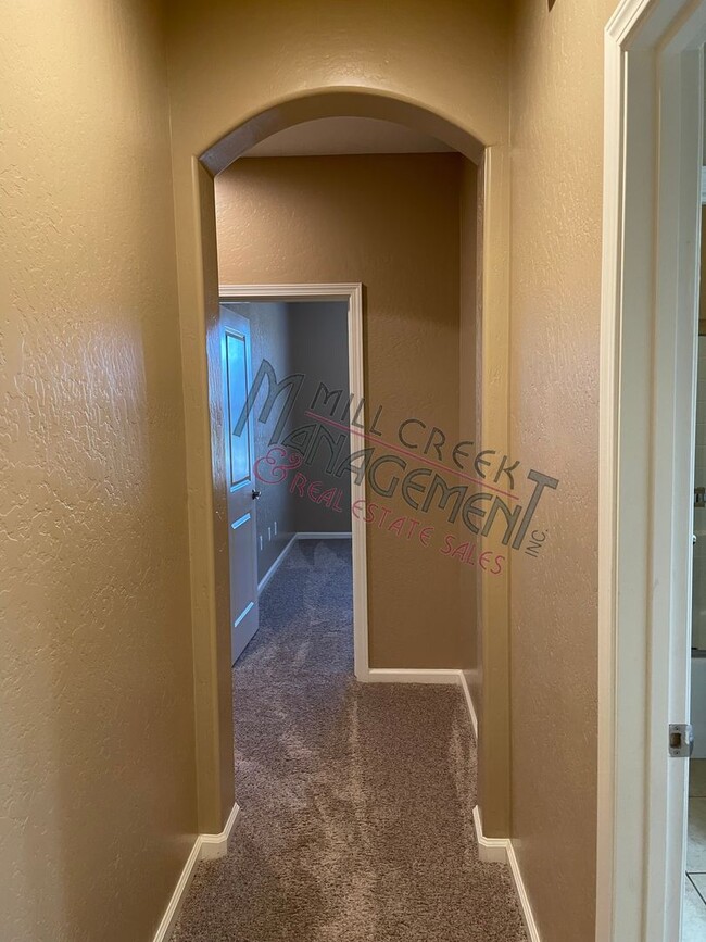 Building Photo - $500 OFF FIRST MONTHS RENT