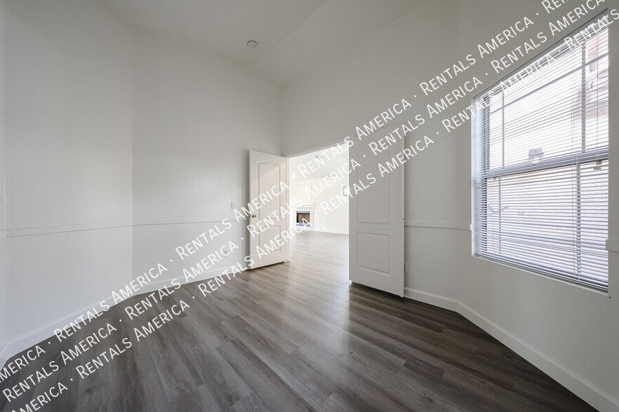 Building Photo - 10845 E Dragoon Ave