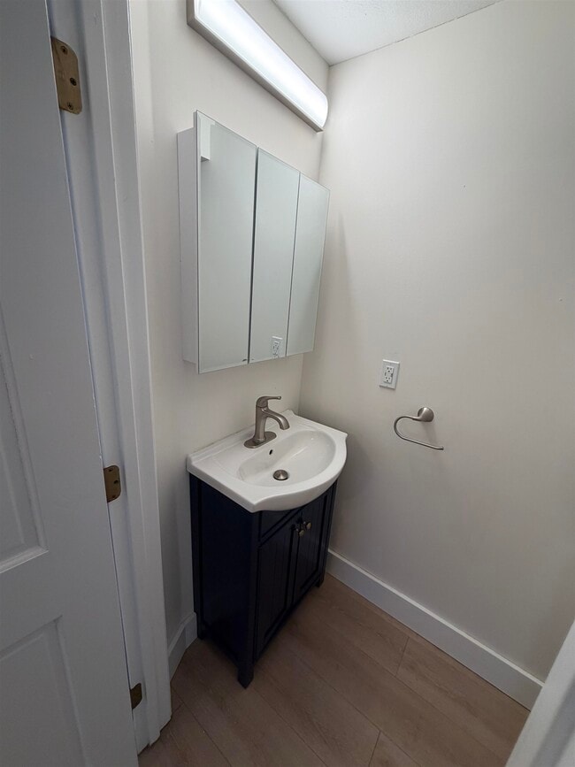 Building Photo - 27 Flint Pond Dr