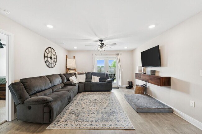 Building Photo - 7131 Penn Way
