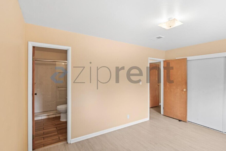 Building Photo - Unit