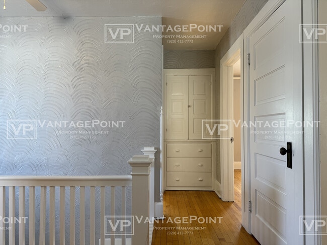 Building Photo - 722 Bond St