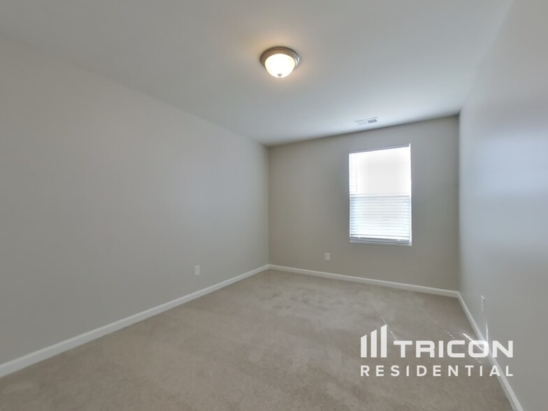 Building Photo - 129 Verona Dr NW