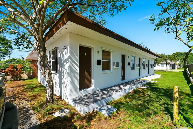 Building Photo - 406 NW 7th Ct