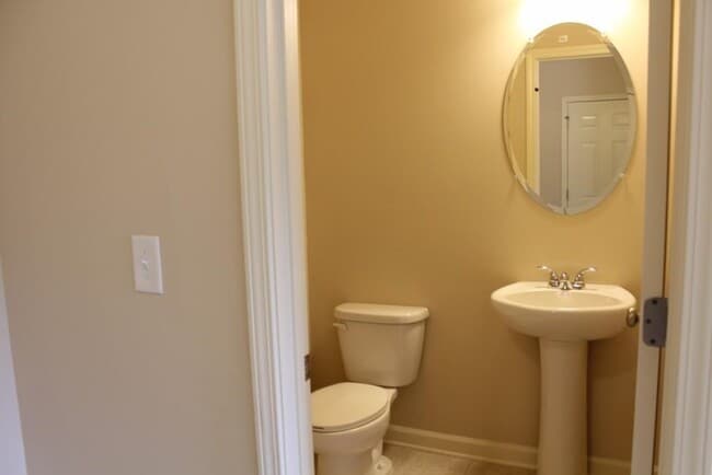 Building Photo - 3572 Brockenhurst Dr