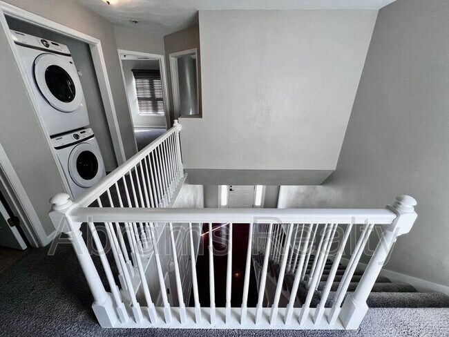Building Photo - 3337 Marne Ave