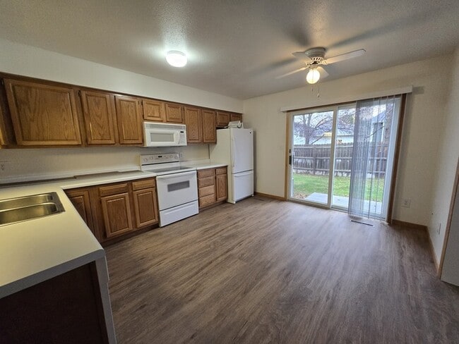 Building Photo - Prairie Townhomes