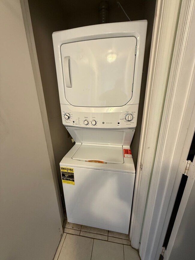 Building Photo - 102 Piccadilly Ln