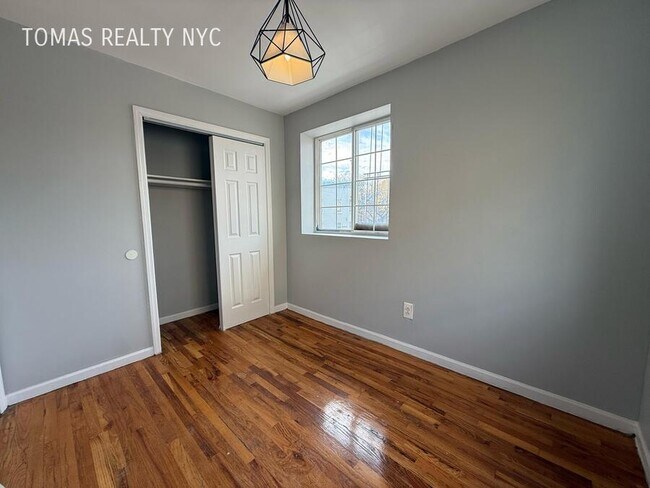 Building Photo - 794 Freeman St