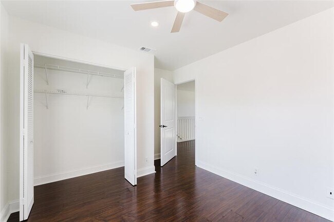 Building Photo - 10646 Lake Oak Way