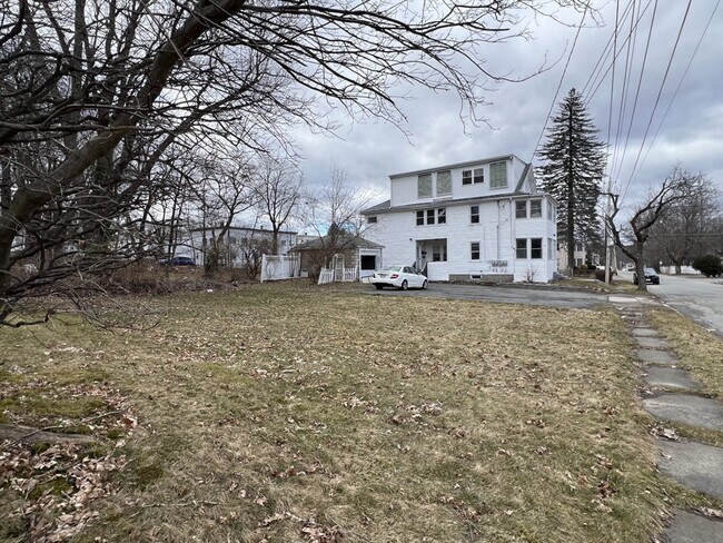 Building Photo - 172 Chester St