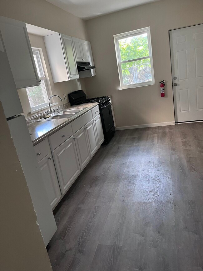 Building Photo - 3 Monmouth Pl