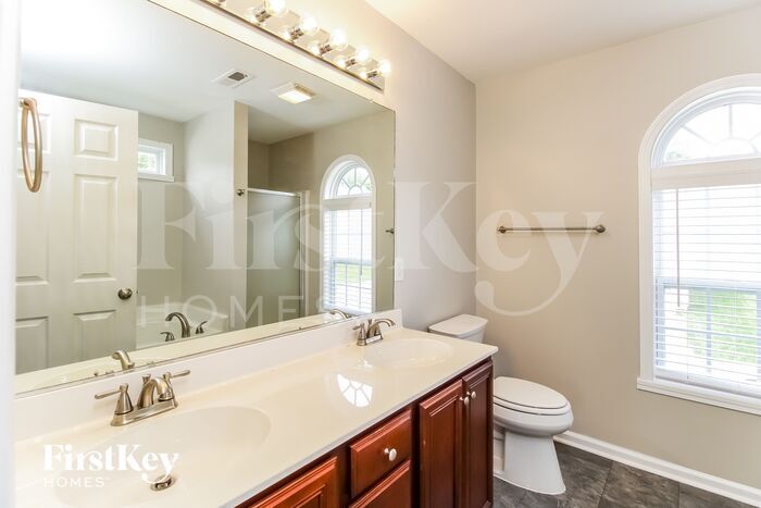 Building Photo - 5110 Thurston Ct