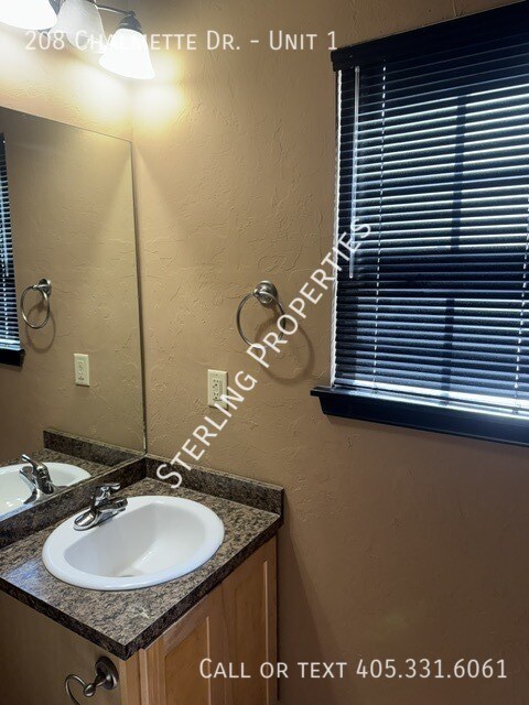 Building Photo - 208 Chalmette Dr