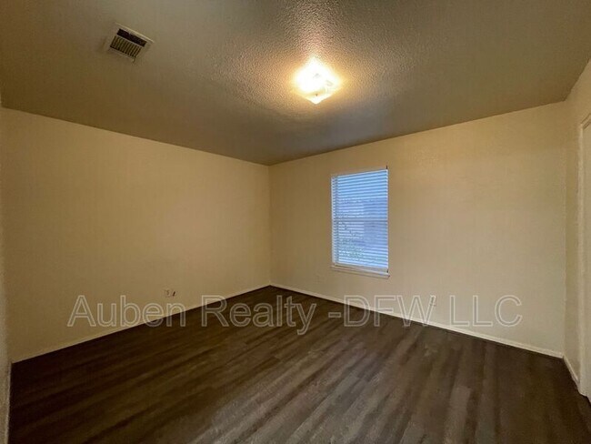 Building Photo - 121 Cambridge Dr