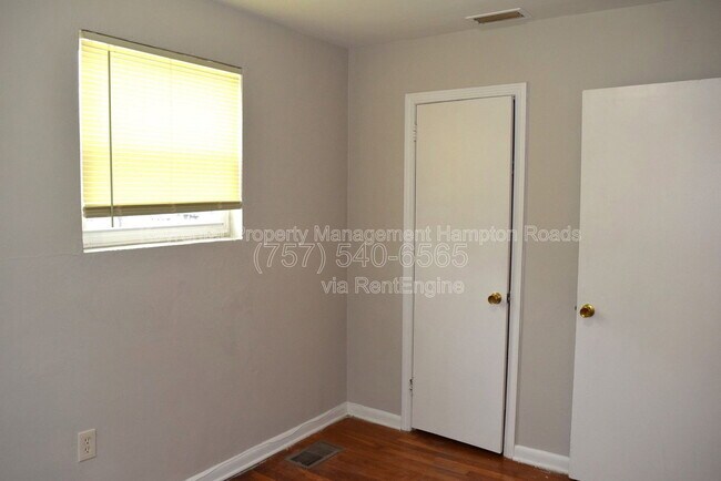 Building Photo - 1216 Hoover Ave