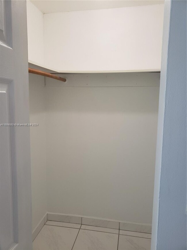 Building Photo - 6937 Bay Dr