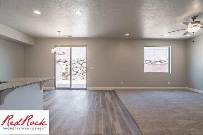 Building Photo - 4 Bedroom, 2.5 Bathroom Townhome in Hurric...