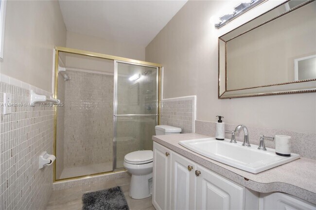 Building Photo - 609 S Crescent Dr