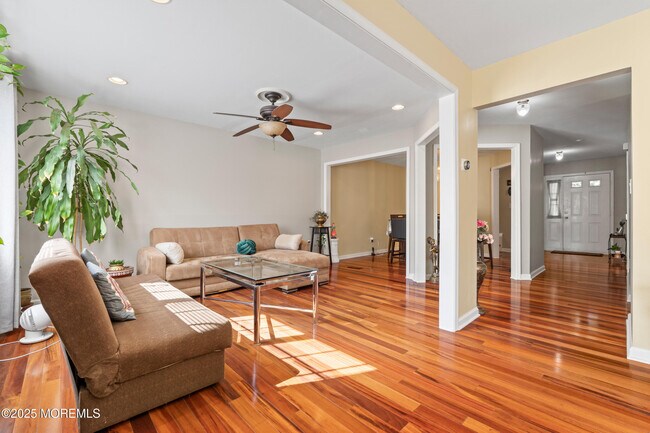Building Photo - 7 Warbler Rd