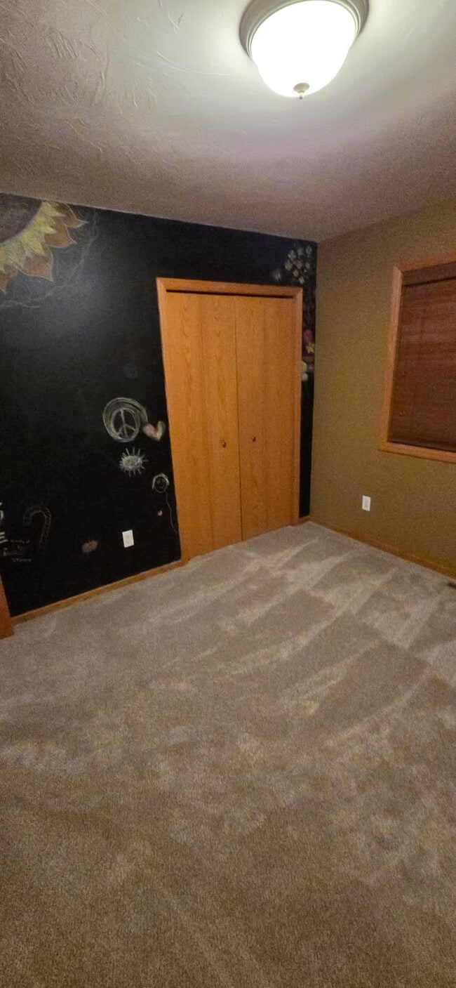 Building Photo - 2006 Omega Dr