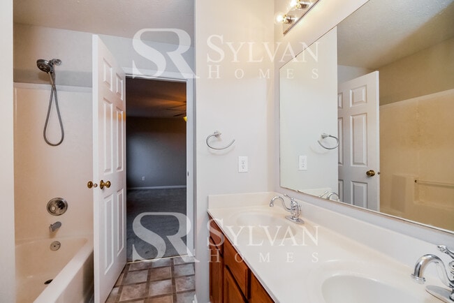Building Photo - This stunning home is waiting for you!