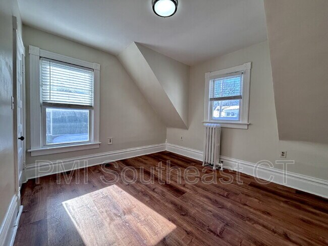 Building Photo - 26 Kinney Ave