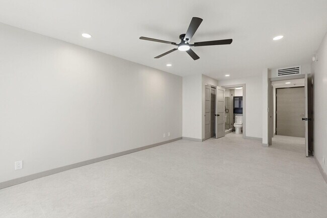 Building Photo - 5460 N Ocean Dr