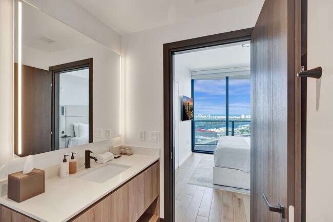 Building Photo - 398 NE 5th St