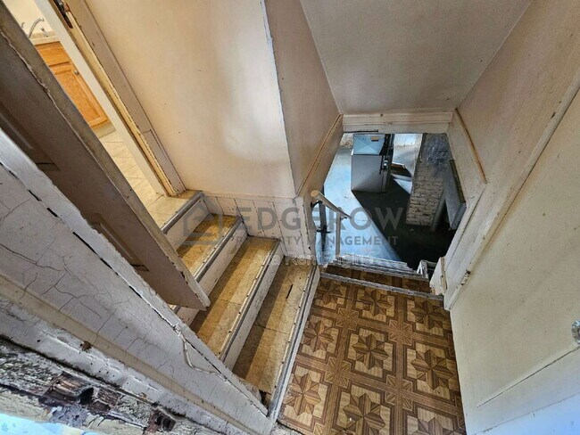 Building Photo - 1522 North Ave NE