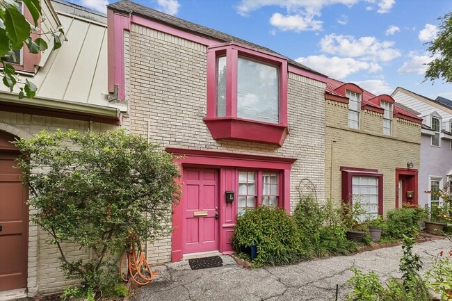 Building Photo - Updated 2-Bed, 2.5-Bath Condo in Sought-Af...