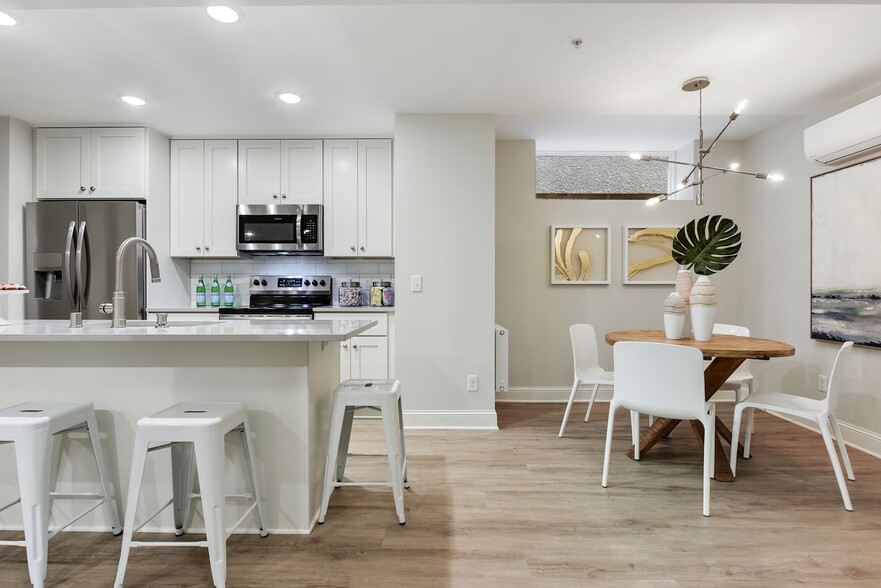 Building Photo - 3546 Emerson Ave S #5