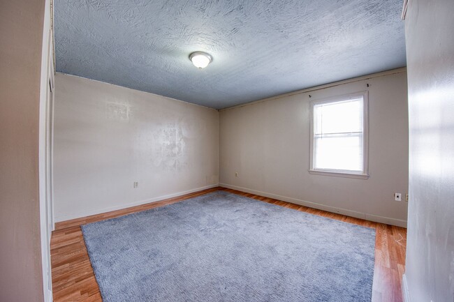 Building Photo - 128-128 Railroad St